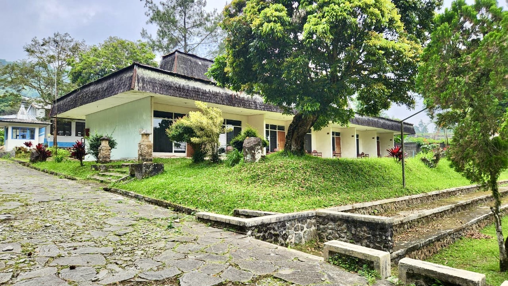 Dijual Penginapan di daerah Bumi Jawa arah ke lokasi wisata Guci, Tegal - Jateng