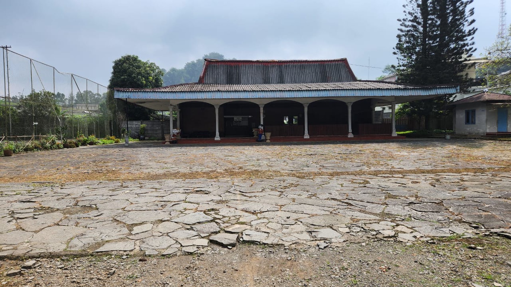 Dijual Penginapan di daerah Bumi Jawa arah ke lokasi wisata Guci, Tegal - Jateng