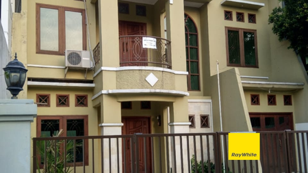 DISEWAKAN RUMAH 2 UNFURNISHED LOKASI SANGAT STRATEGIS DI LEBAK BULUS, Jakarta Selatan