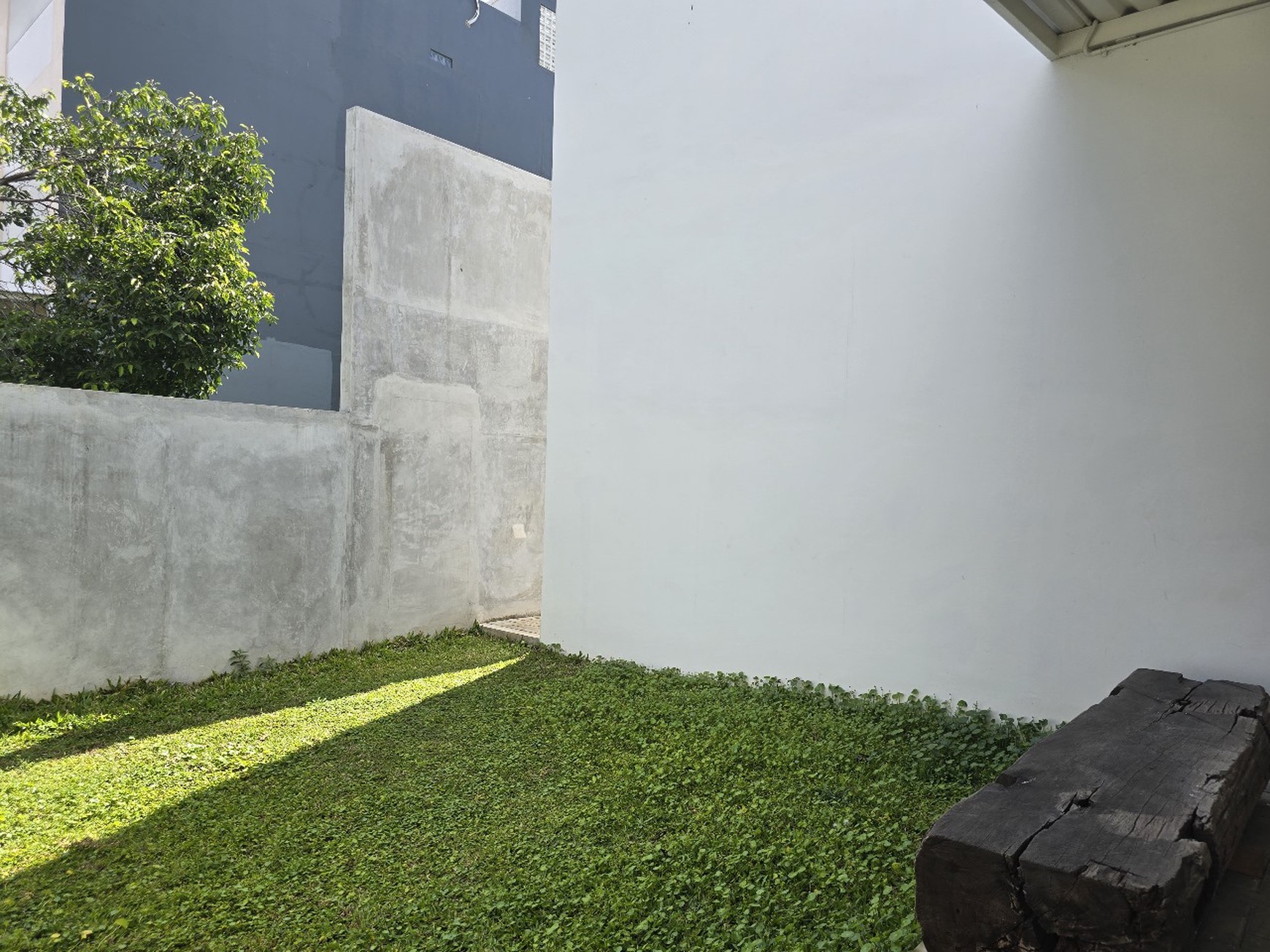 Dijual Rumah Raya Bukit Palma Citraland Surabaya - Luas  - Bangunan Baru Tahun 2024 - Taman Asri - Belakang Gudang Luas Bisa Buat Kantor Kerja