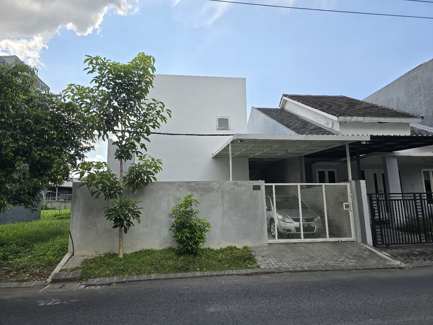 Dijual Rumah Raya Bukit Palma Citraland Surabaya - Luas  - Bangunan Baru Tahun 2024 - Taman Asri - Belakang Gudang Luas Bisa Buat Kantor Kerja