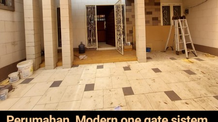 Dijual Rumah Taman Wisata Regency Modern 2 Lantai Dekat Greenlake Citraland, Wisata Bukit Mas, Pakuwon Mall Surabaya