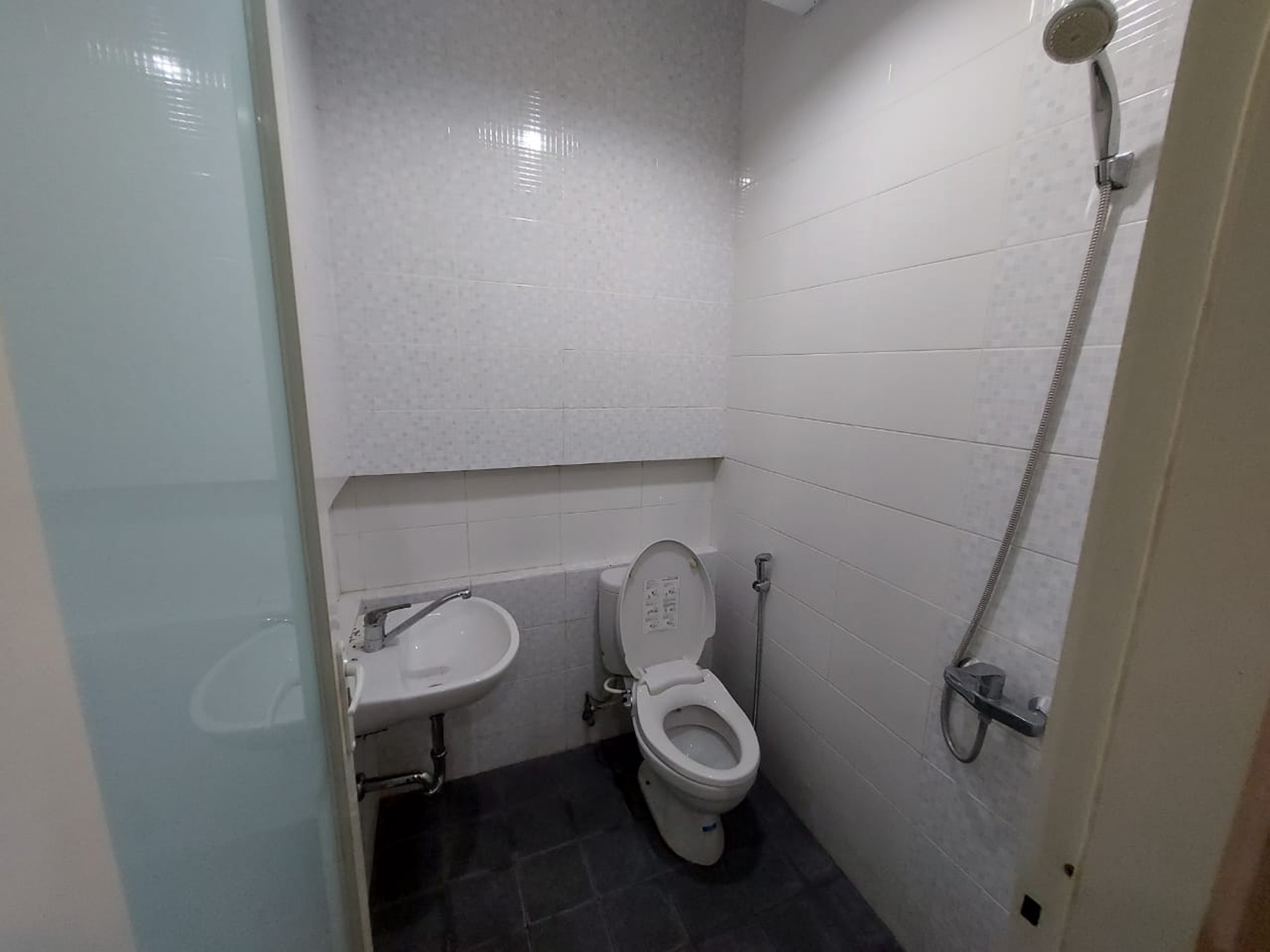 Dijual Rumah Taman Wisata Regency Modern 2 Lantai Dekat Greenlake Citraland, Wisata Bukit Mas, Pakuwon Mall Surabaya