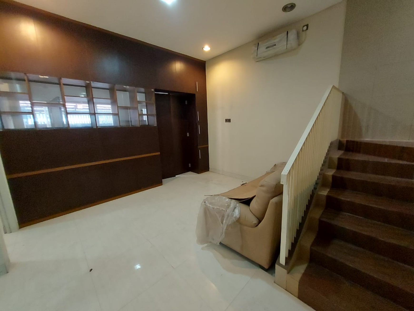 Dijual Rumah Taman Wisata Regency Modern 2 Lantai Dekat Greenlake Citraland, Wisata Bukit Mas, Pakuwon Mall Surabaya