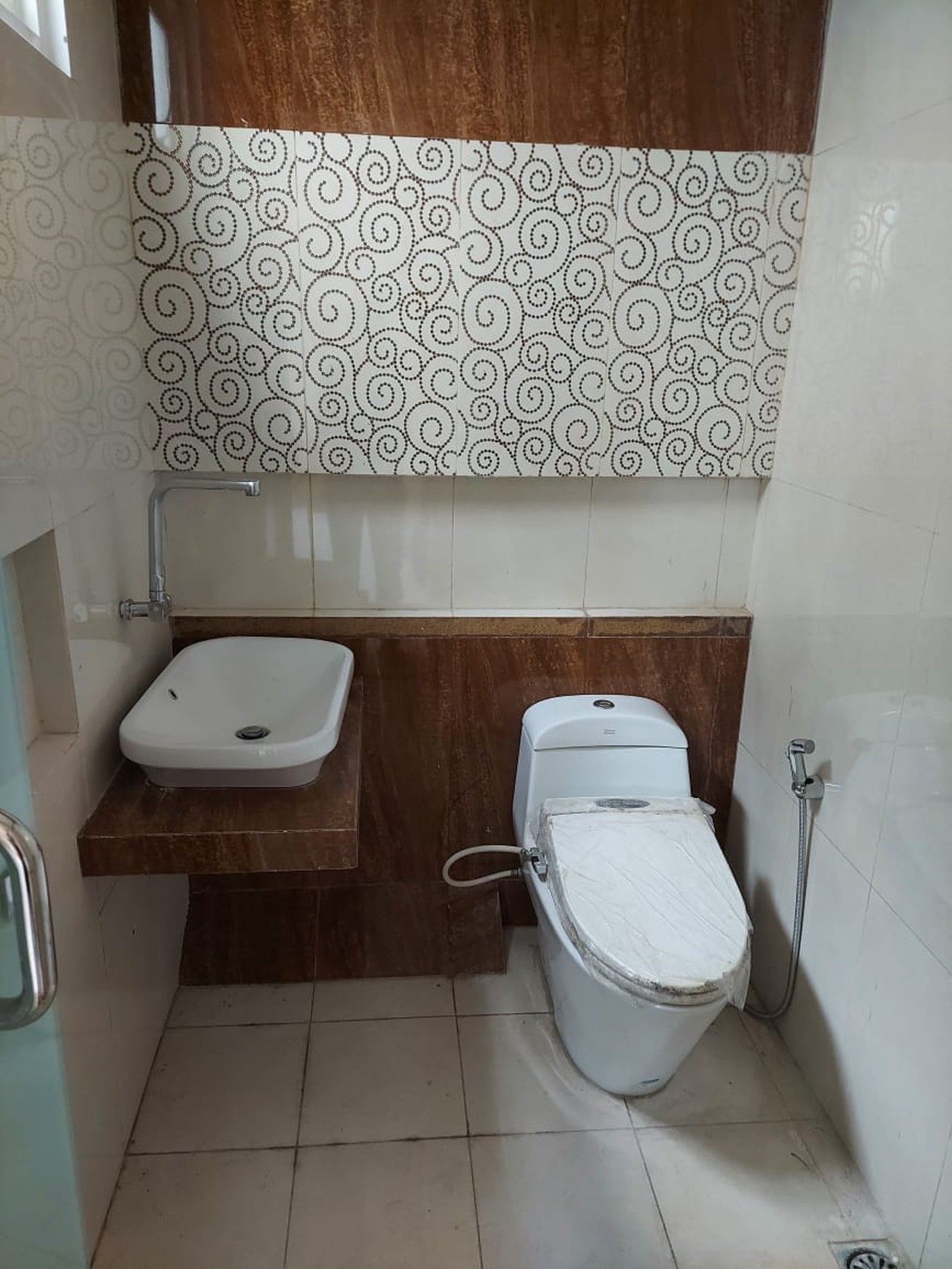 Dijual Rumah Taman Wisata Regency Modern 2 Lantai Dekat Greenlake Citraland, Wisata Bukit Mas, Pakuwon Mall Surabaya