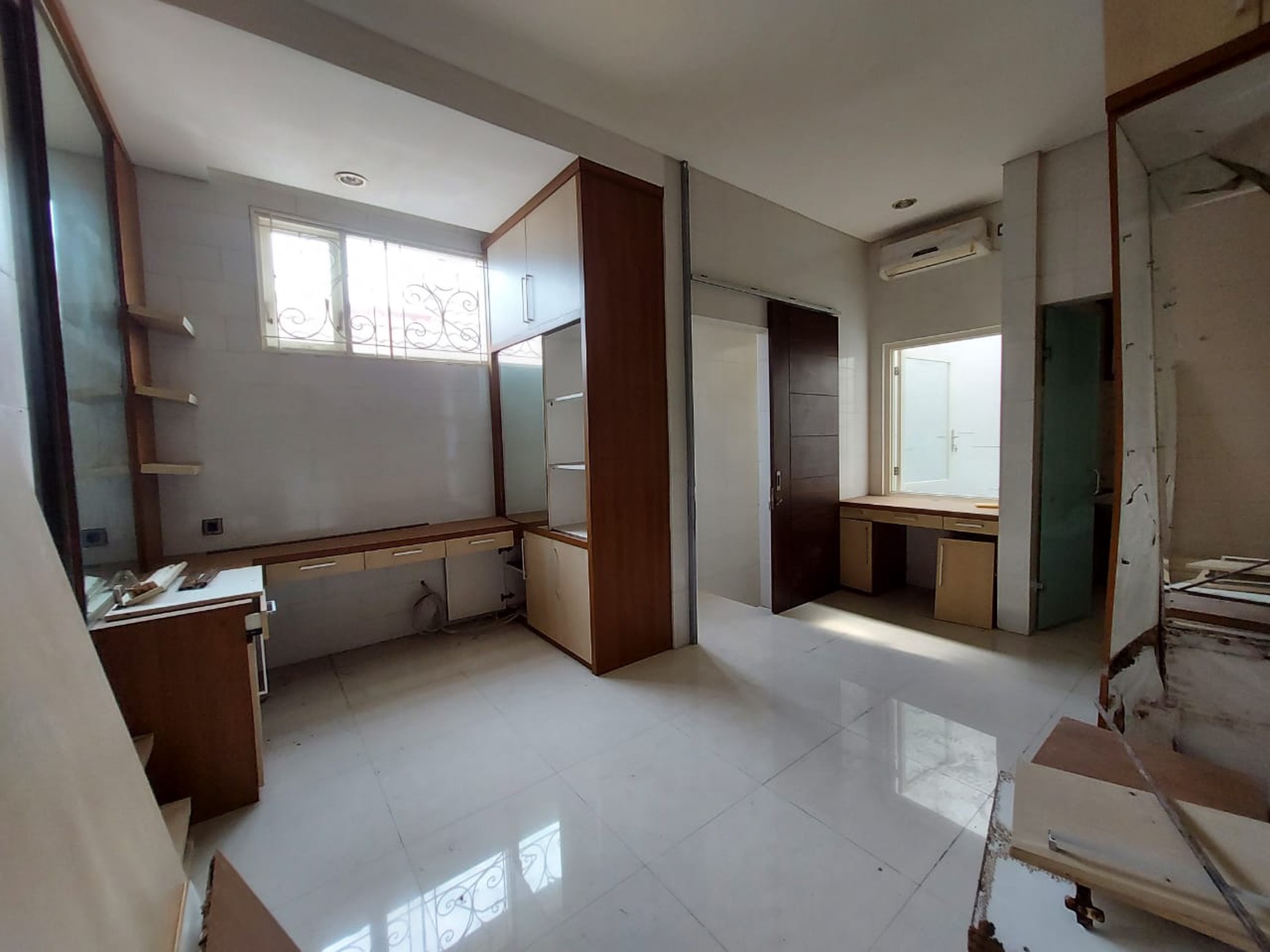 Dijual Rumah Taman Wisata Regency Modern 2 Lantai Dekat Greenlake Citraland, Wisata Bukit Mas, Pakuwon Mall Surabaya