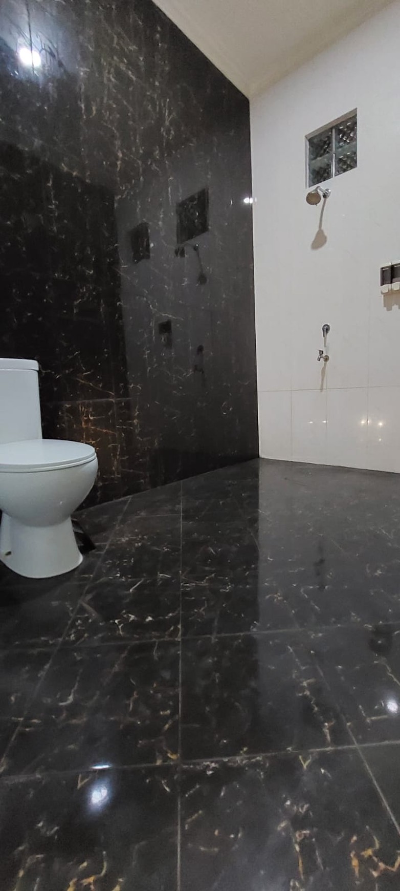 Dijual Rumah Mewah Siap Huni di Kebagusan, Jakarta Selatan - Sertifikat Hak Milik, Kolam Renang, Rooftop, dan Parkir 10 Mobil