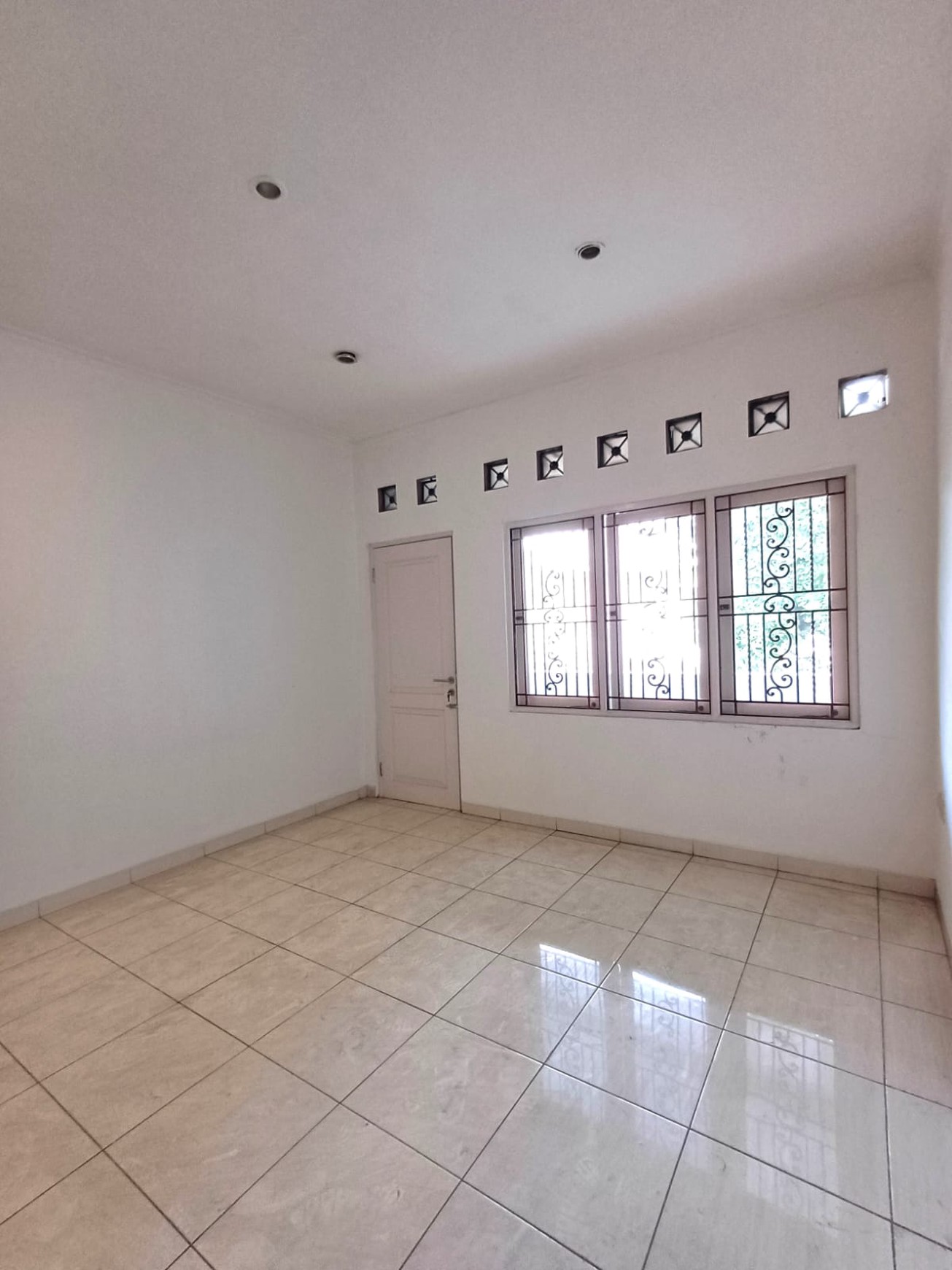 Rumah 2 Lantai Siap Huni dengan Hunian Nyaman dan Asri @Bintaro -Sektor 5