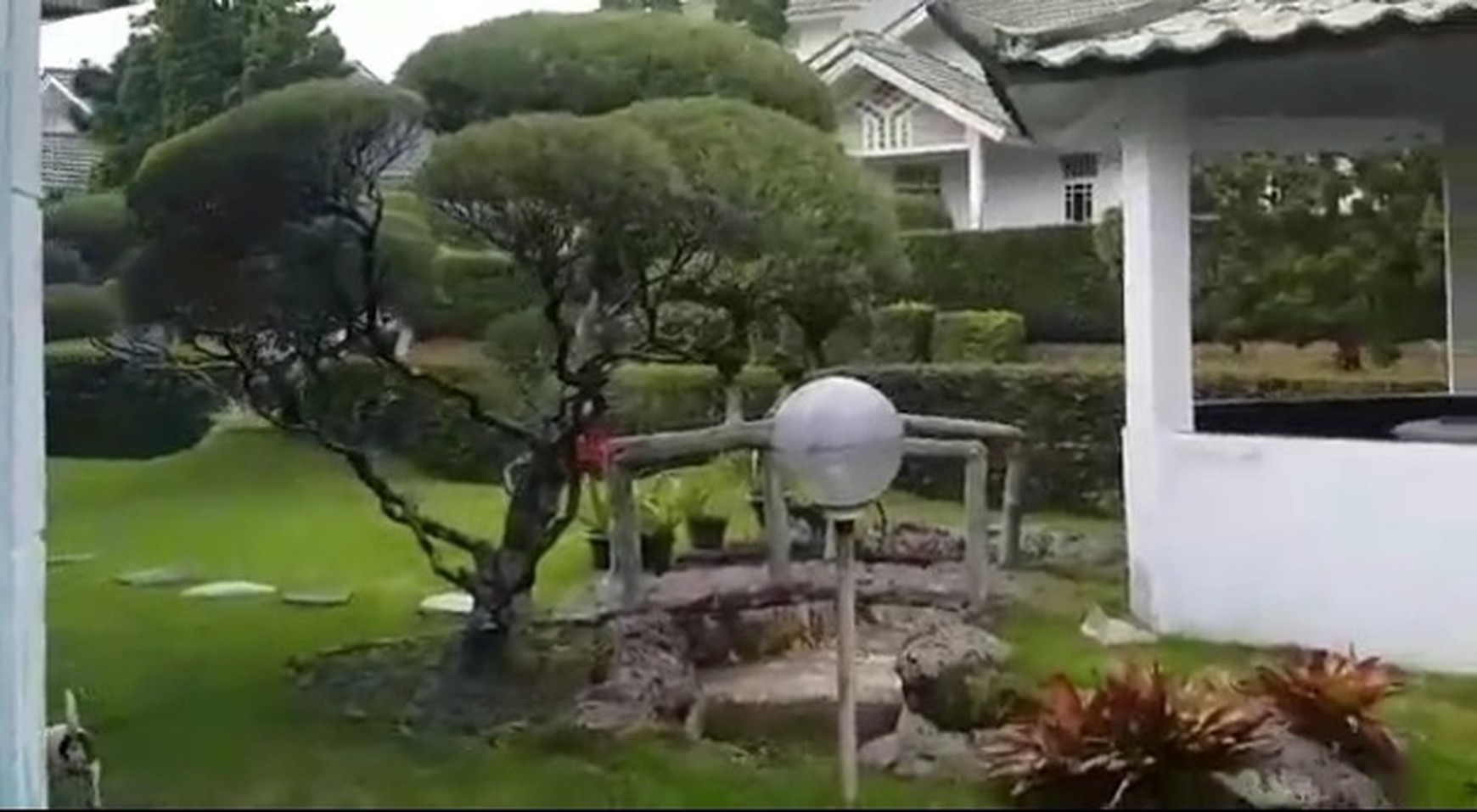 Villa Palem Garden, Puncak, dengan taman di sekeliling rumah. Pohon-pohon yang rajin berbuah. Landscape menawan dgn gazebo cantik.