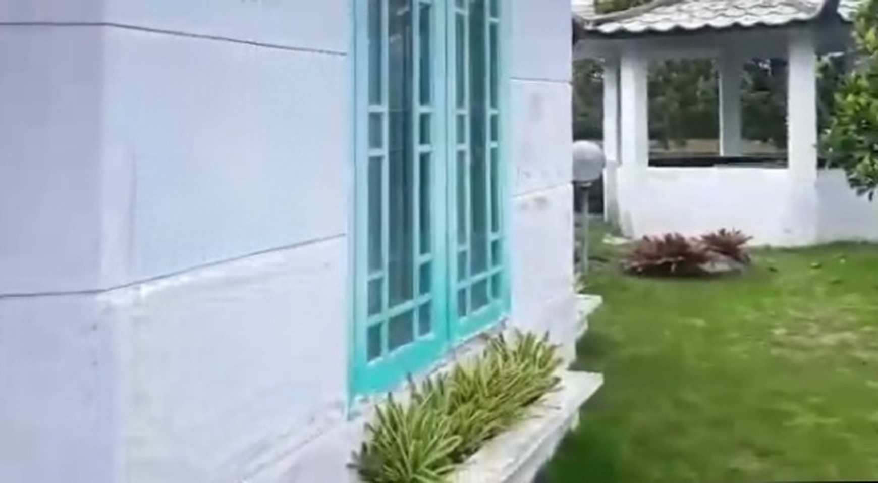 Villa Palem Garden, Puncak, dengan taman di sekeliling rumah. Pohon-pohon yang rajin berbuah. Landscape menawan dgn gazebo cantik.