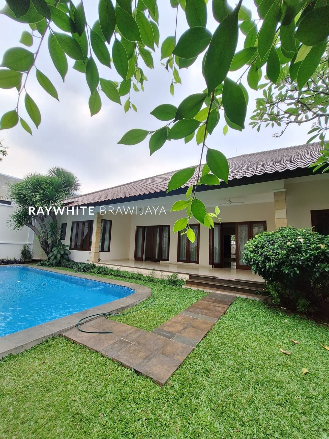 Rumah Siap Huni Lingkungan Tenang Area Kemang Timur
