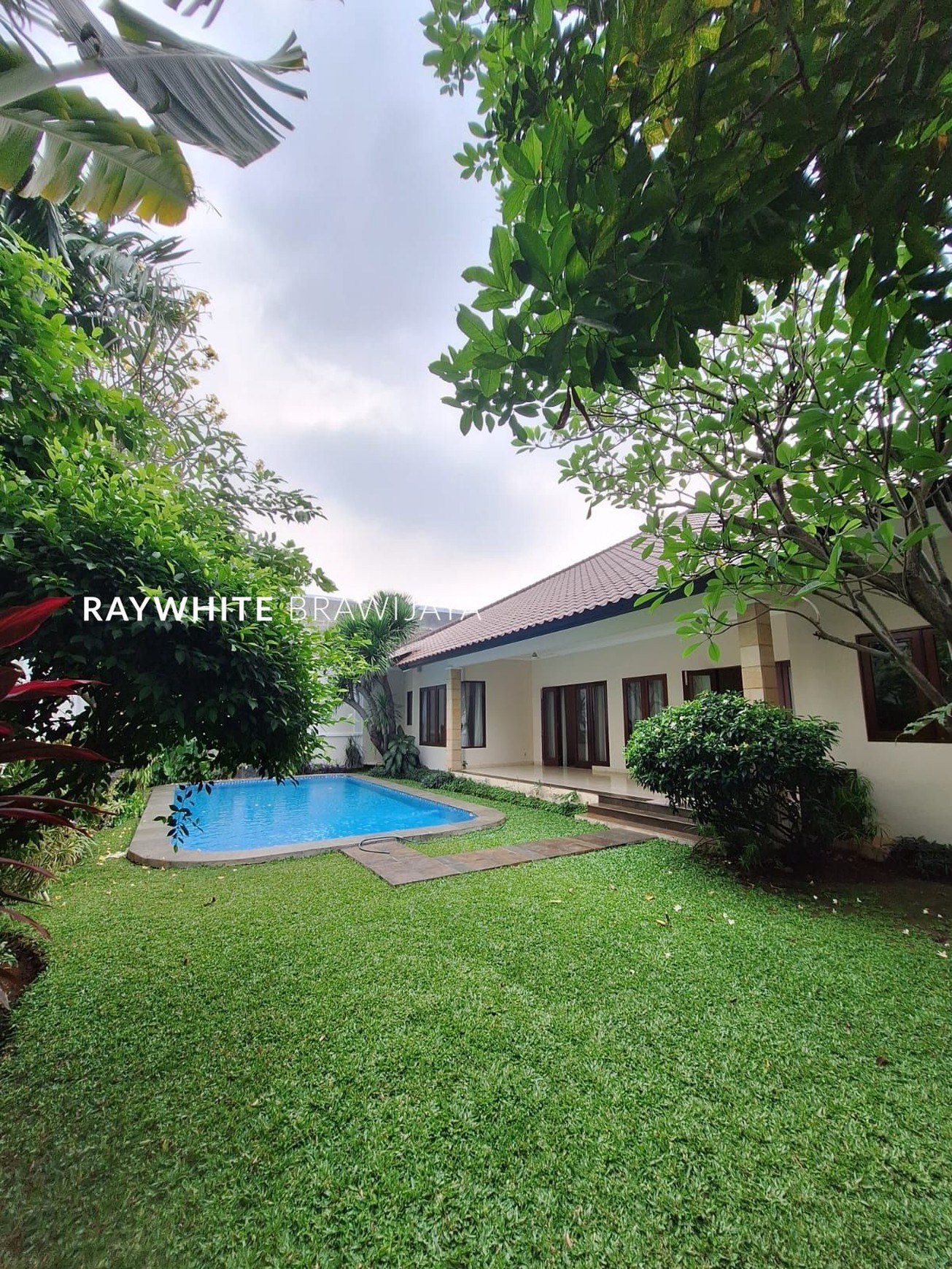 Rumah Siap Huni Lingkungan Tenang Area Kemang Timur