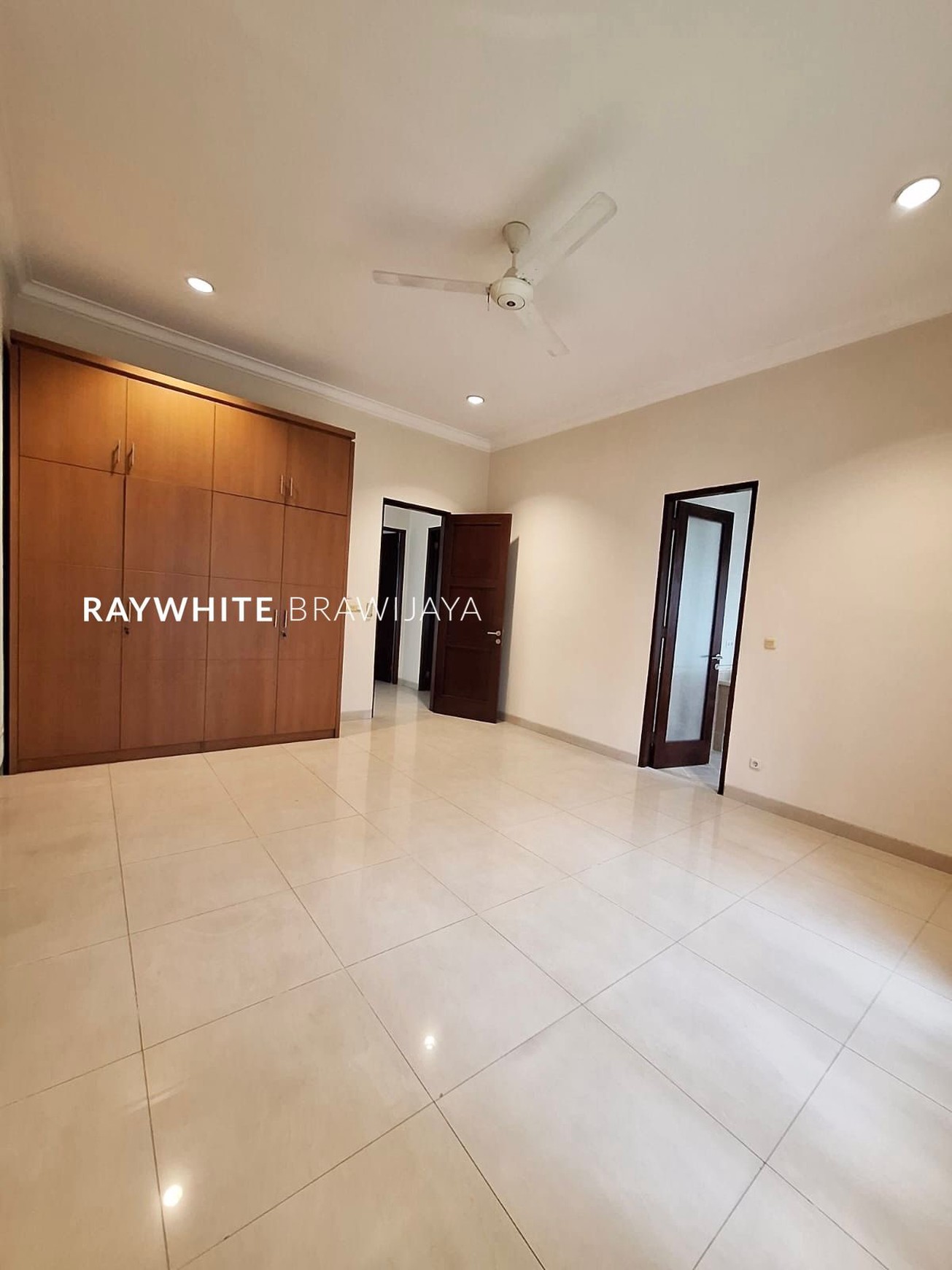 Rumah Siap Huni Lingkungan Tenang Area Kemang Timur
