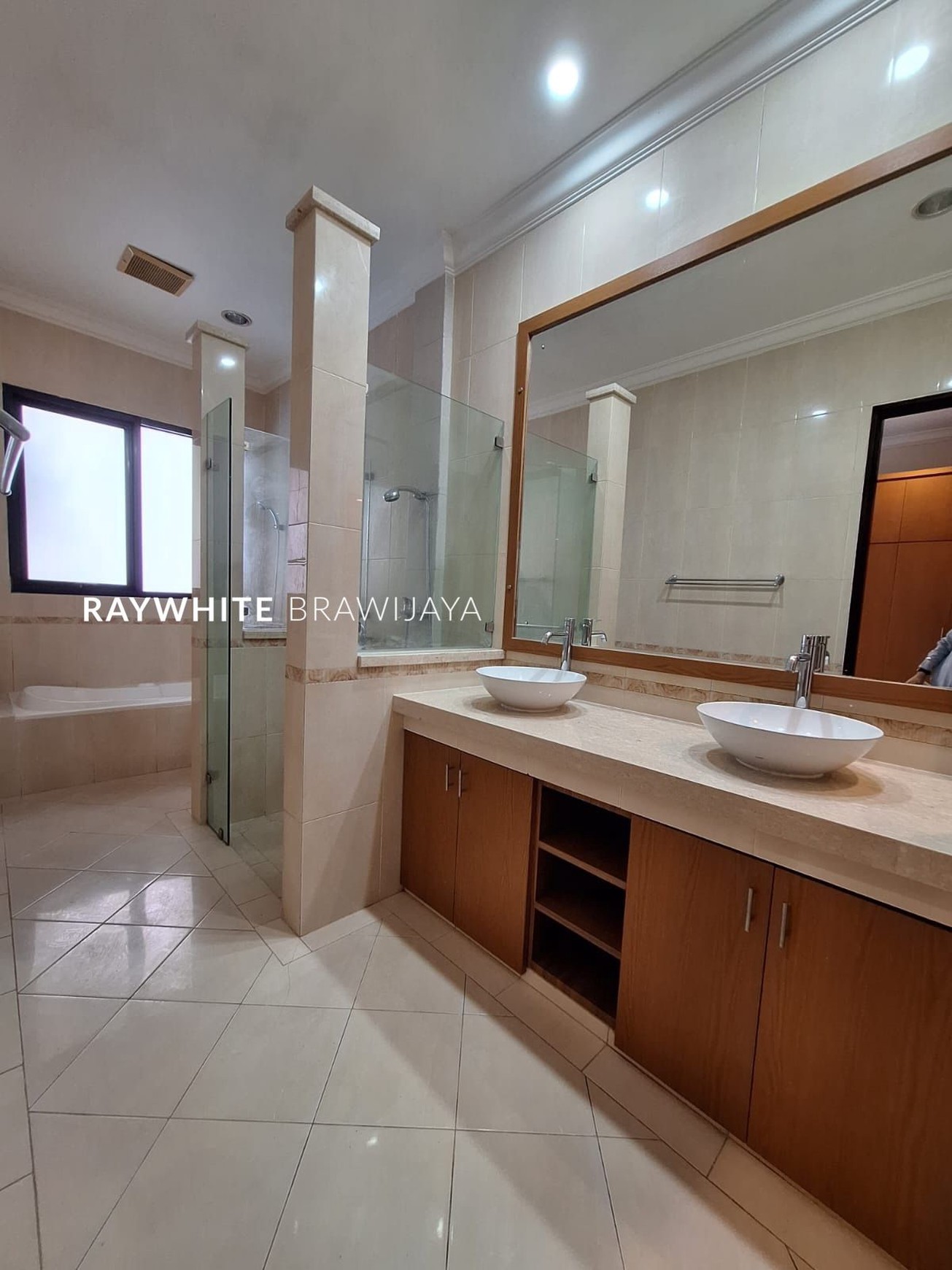 Rumah Siap Huni Lingkungan Tenang Area Kemang Timur