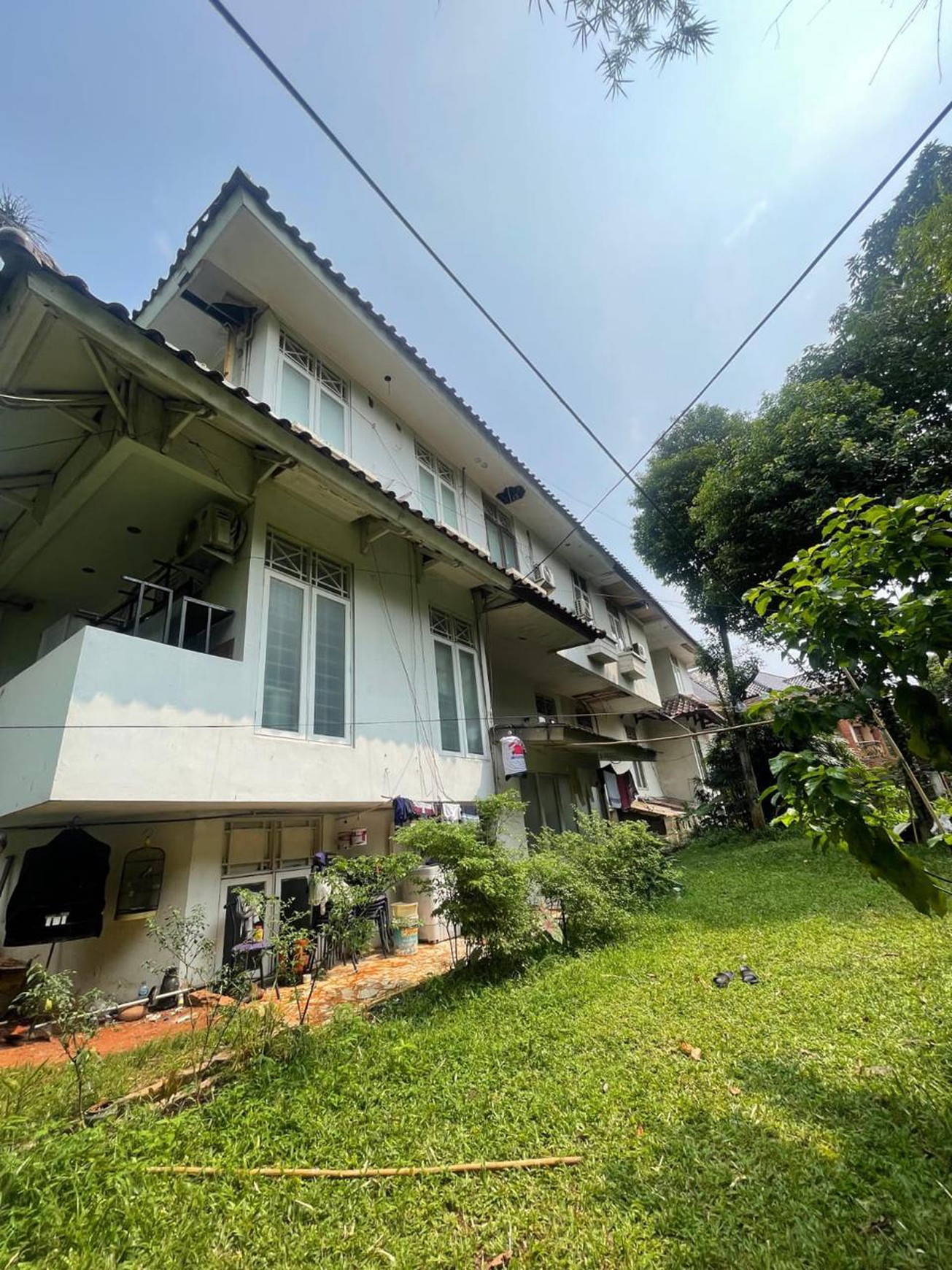 Dijual rumah desain menarik bisa untuk kantor dekat tol Desari