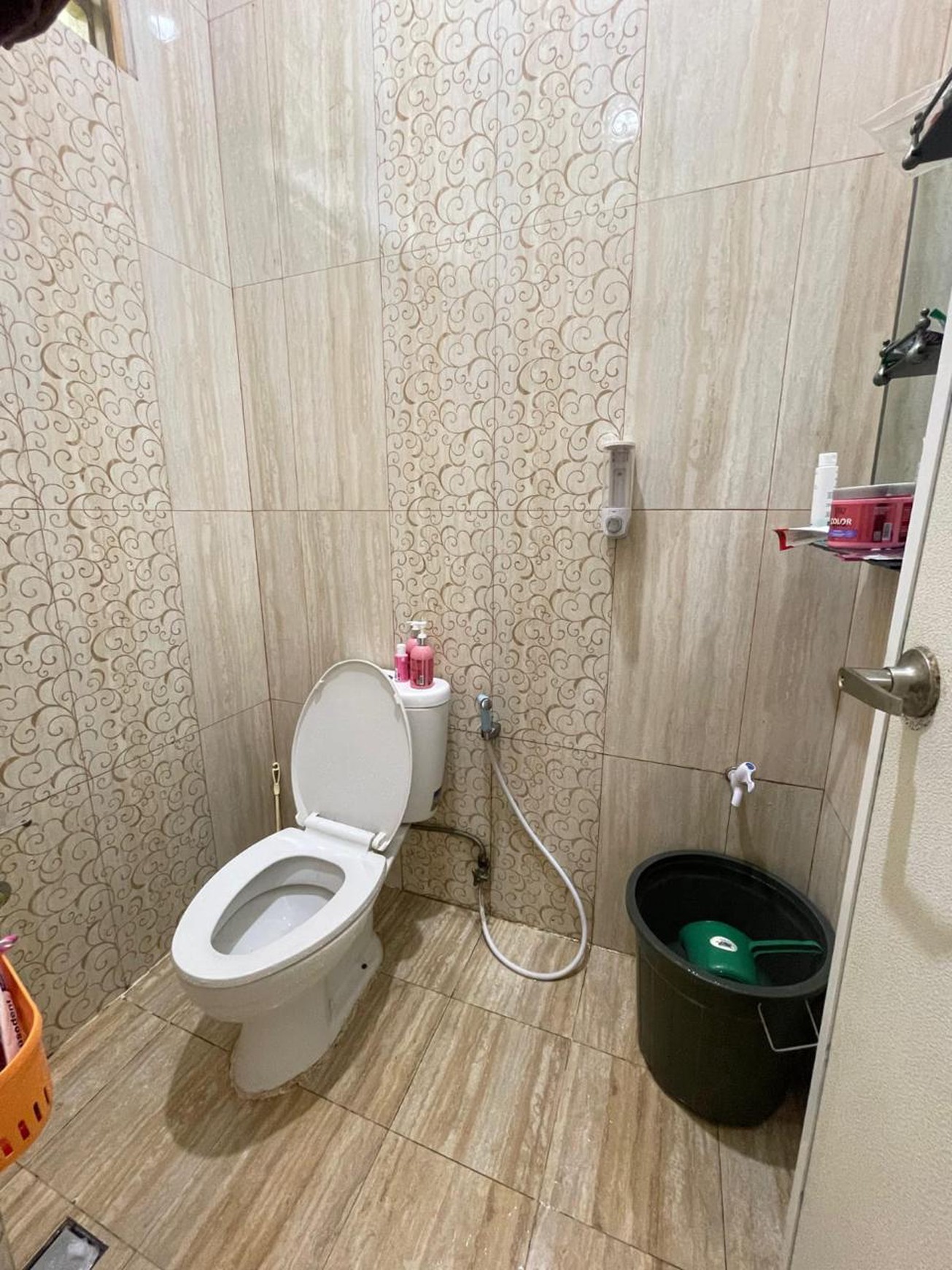Dijual rumah desain menarik bisa untuk kantor dekat tol Desari