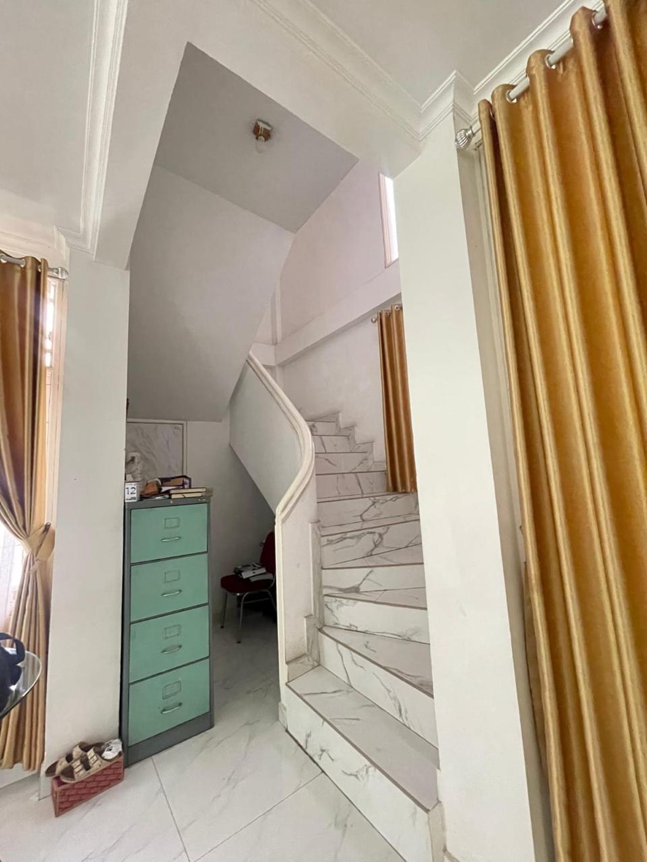 Dijual rumah desain menarik bisa untuk kantor dekat tol Desari