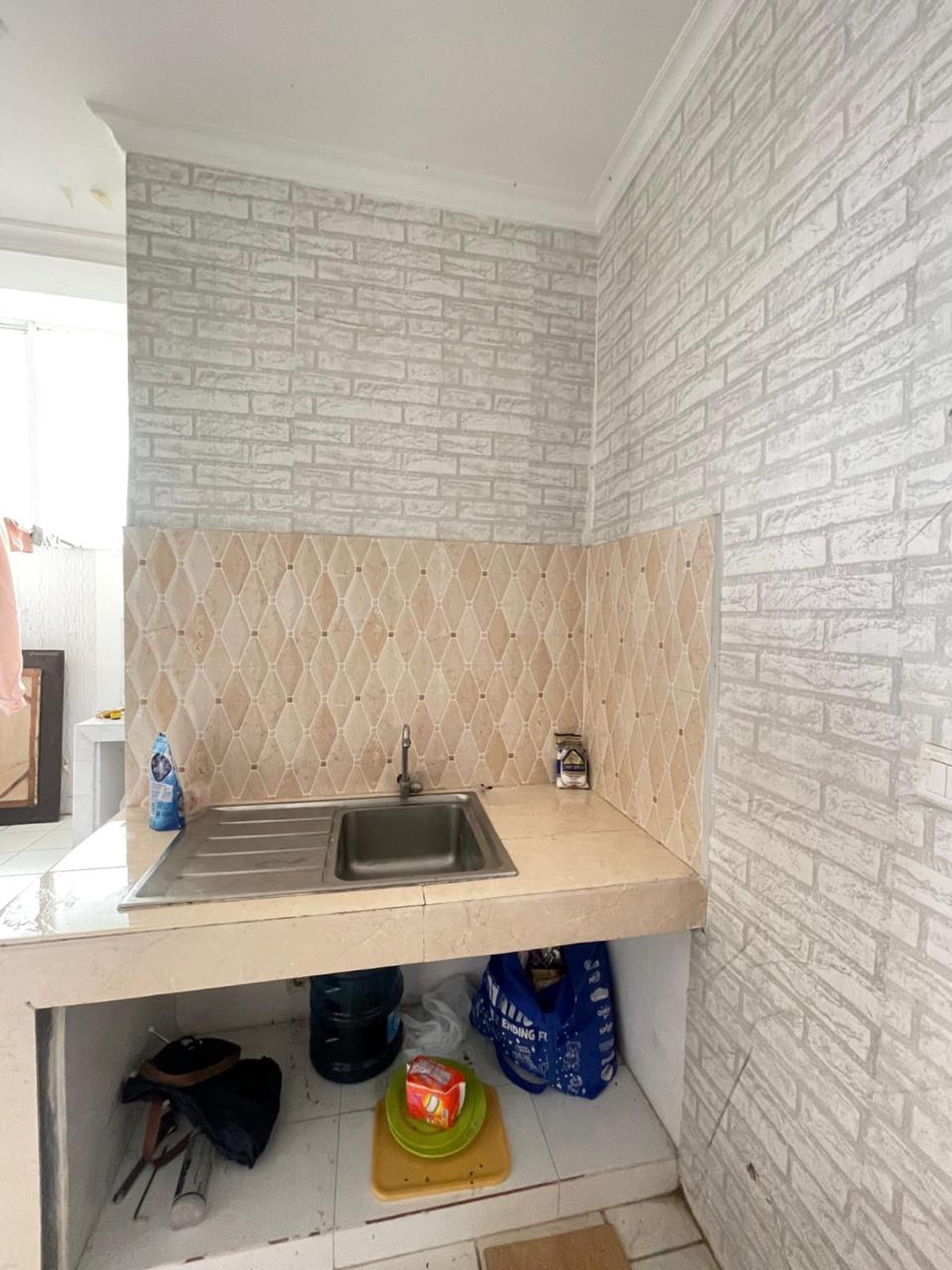 Dijual rumah desain menarik bisa untuk kantor dekat tol Desari