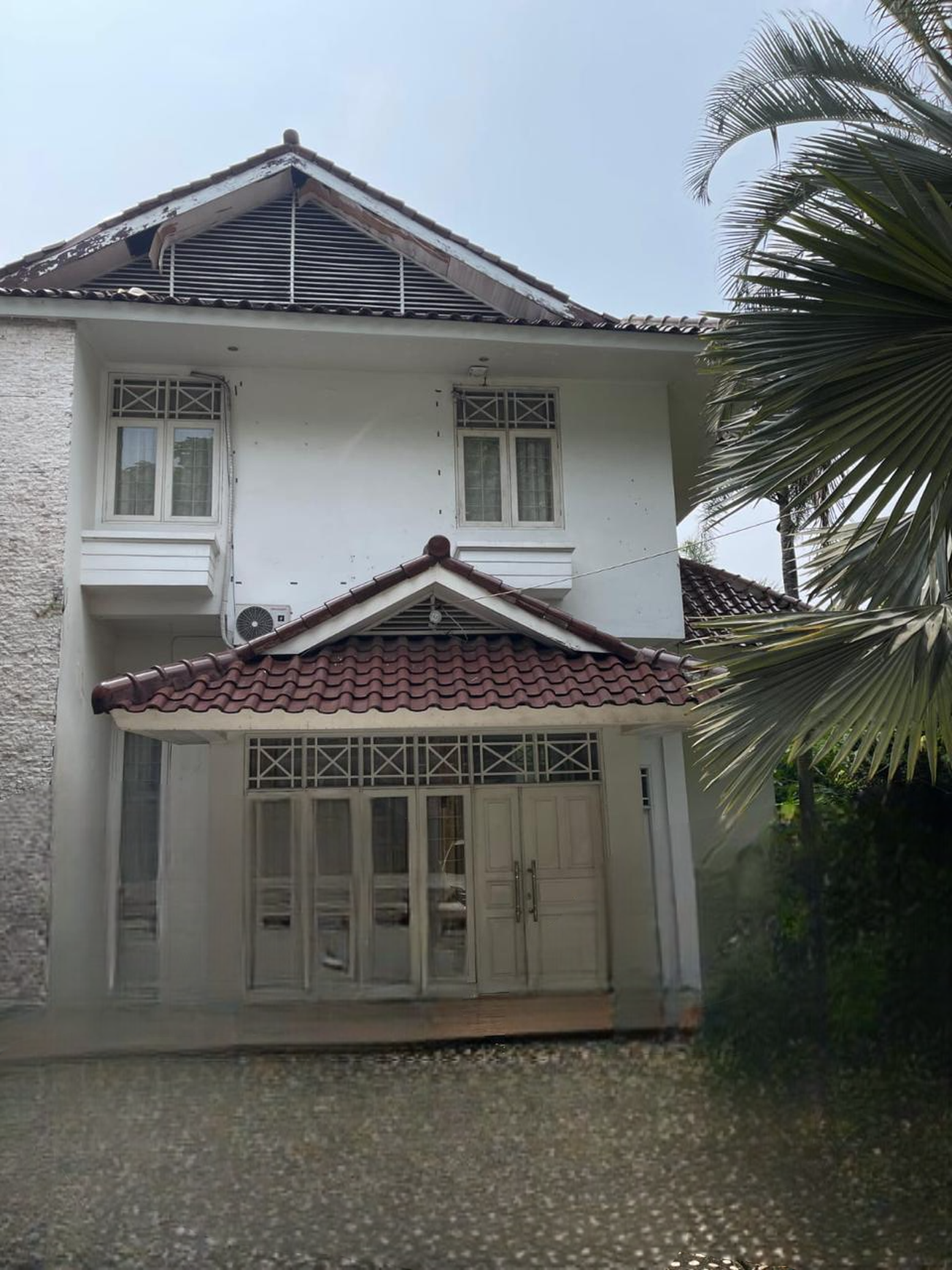 Dijual rumah desain menarik bisa untuk kantor dekat tol Desari