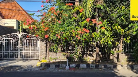 Dijual Rumah 2 lantai di Jalan Doho Surabaya Pusat