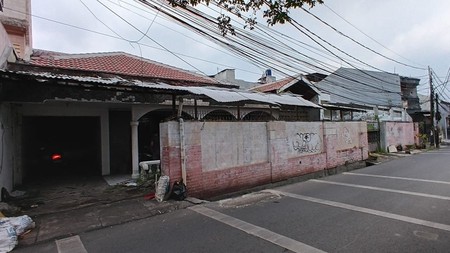 Rumah dengan Sertifikat SHM dijual dengan harga Hitung Tanah di Tebet - Harga Di Bawah NJOP