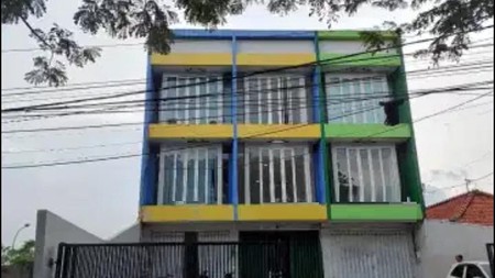 Disewakan Ruko 3 lantai di Jalan Raya Kuwukan Surabaya Barat