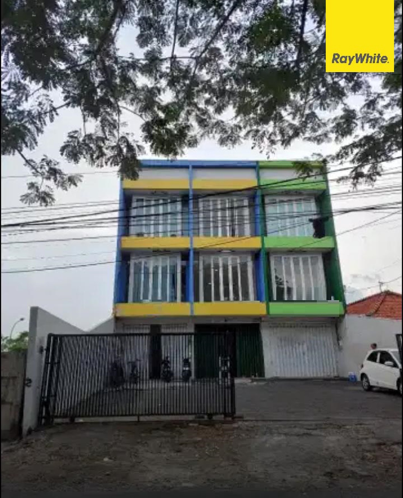 Disewakan Ruko 3 lantai di Jalan Raya Kuwukan Surabaya Barat