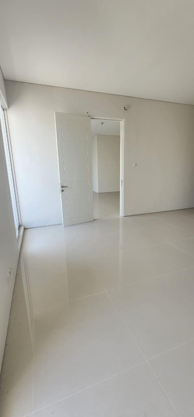 Dijual Rumah Royal Residence Richmond - Modern 2 Lantai Dekat Citraland, Dian Istana, Graha Family, Pakuwon Indah , Supermall, Ptc, Pakuwon Mall