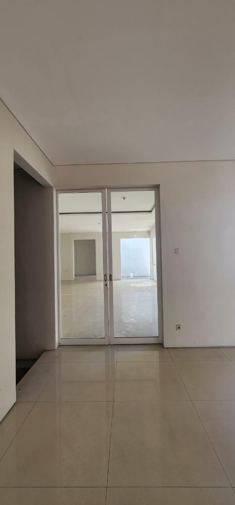 Dijual Rumah Royal Residence Richmond - Modern 2 Lantai Dekat Citraland, Dian Istana, Graha Family, Pakuwon Indah , Supermall, Ptc, Pakuwon Mall