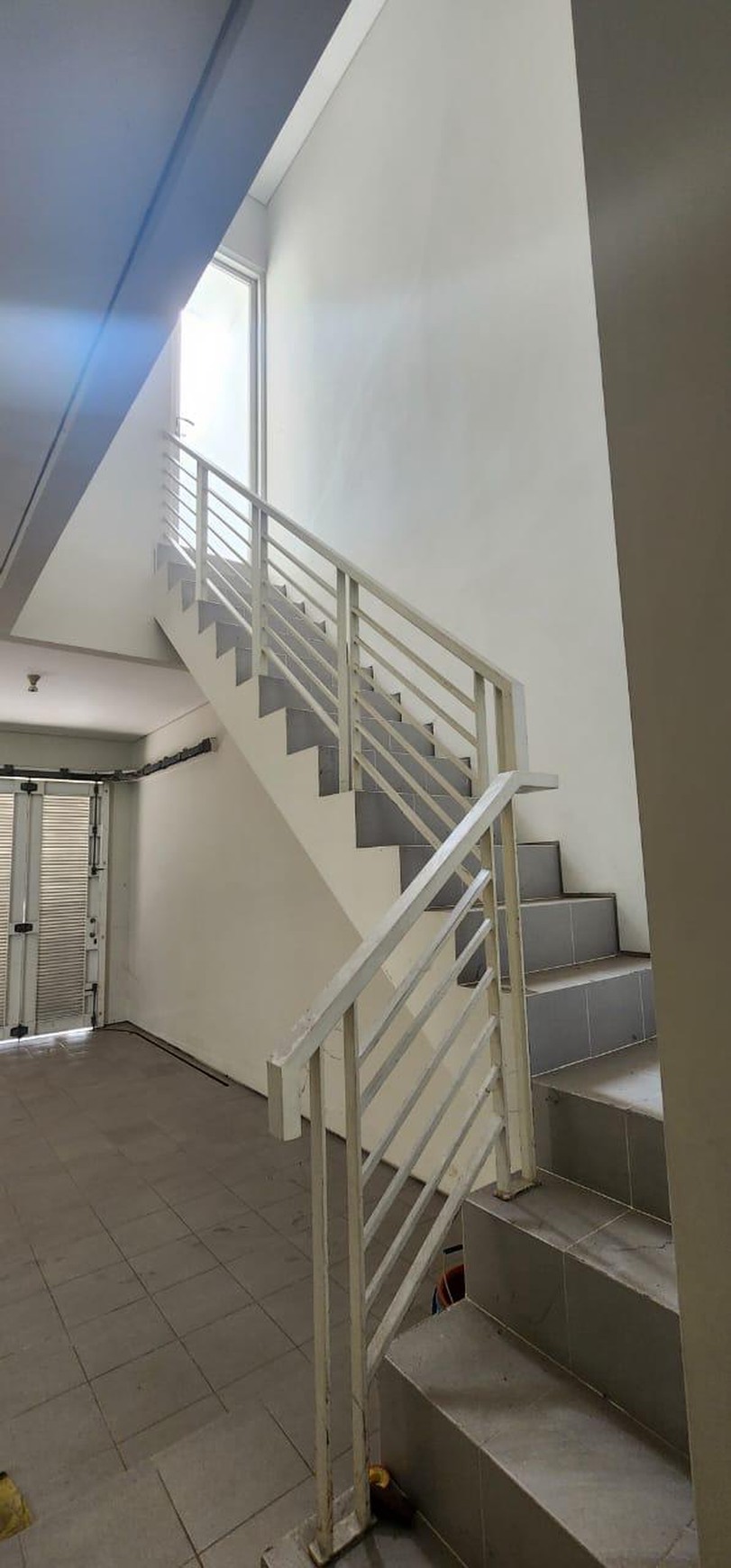 Dijual Rumah Royal Residence Richmond - Modern 2 Lantai Dekat Citraland, Dian Istana, Graha Family, Pakuwon Indah , Supermall, Ptc, Pakuwon Mall