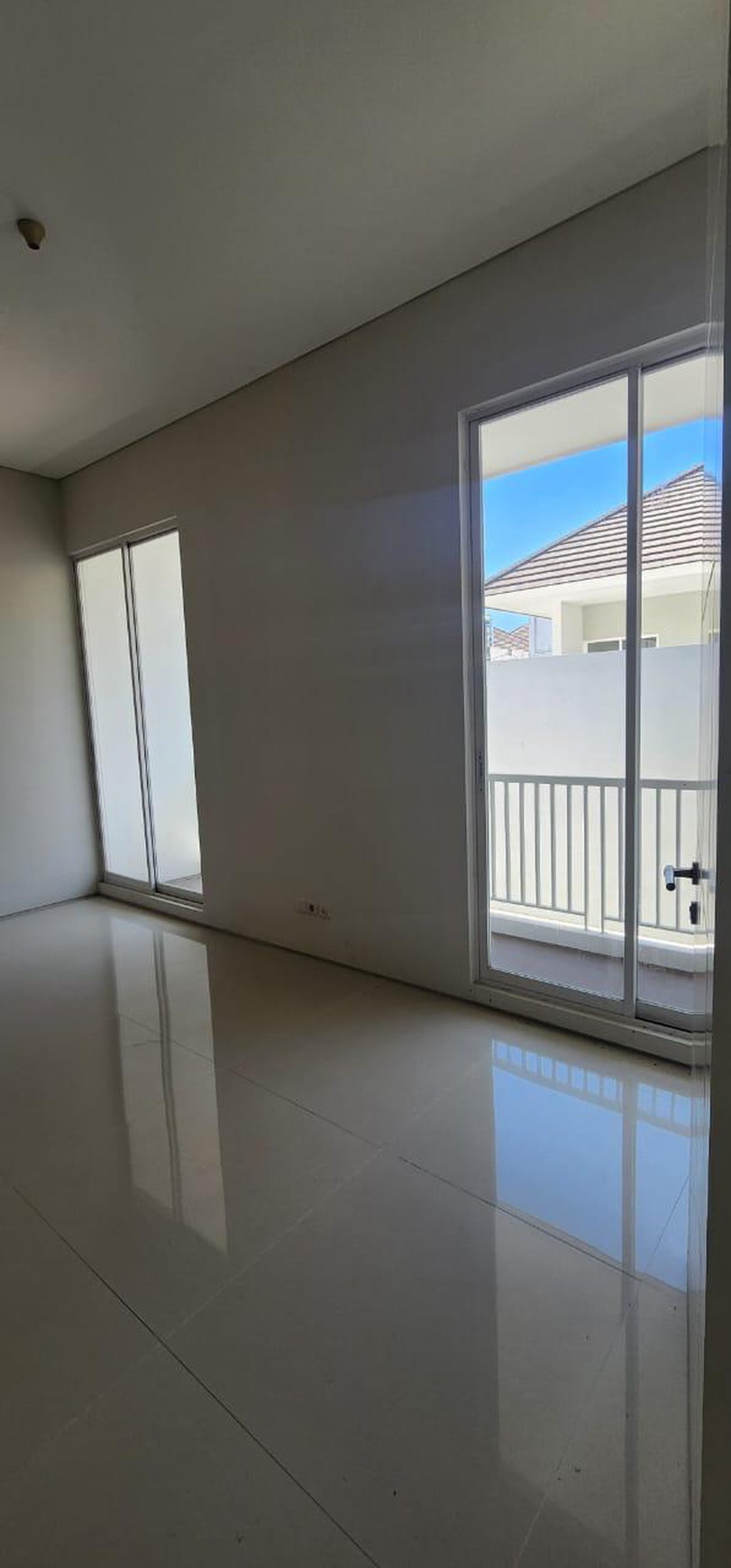 Dijual Rumah Royal Residence Richmond - Modern 2 Lantai Dekat Citraland, Dian Istana, Graha Family, Pakuwon Indah , Supermall, Ptc, Pakuwon Mall