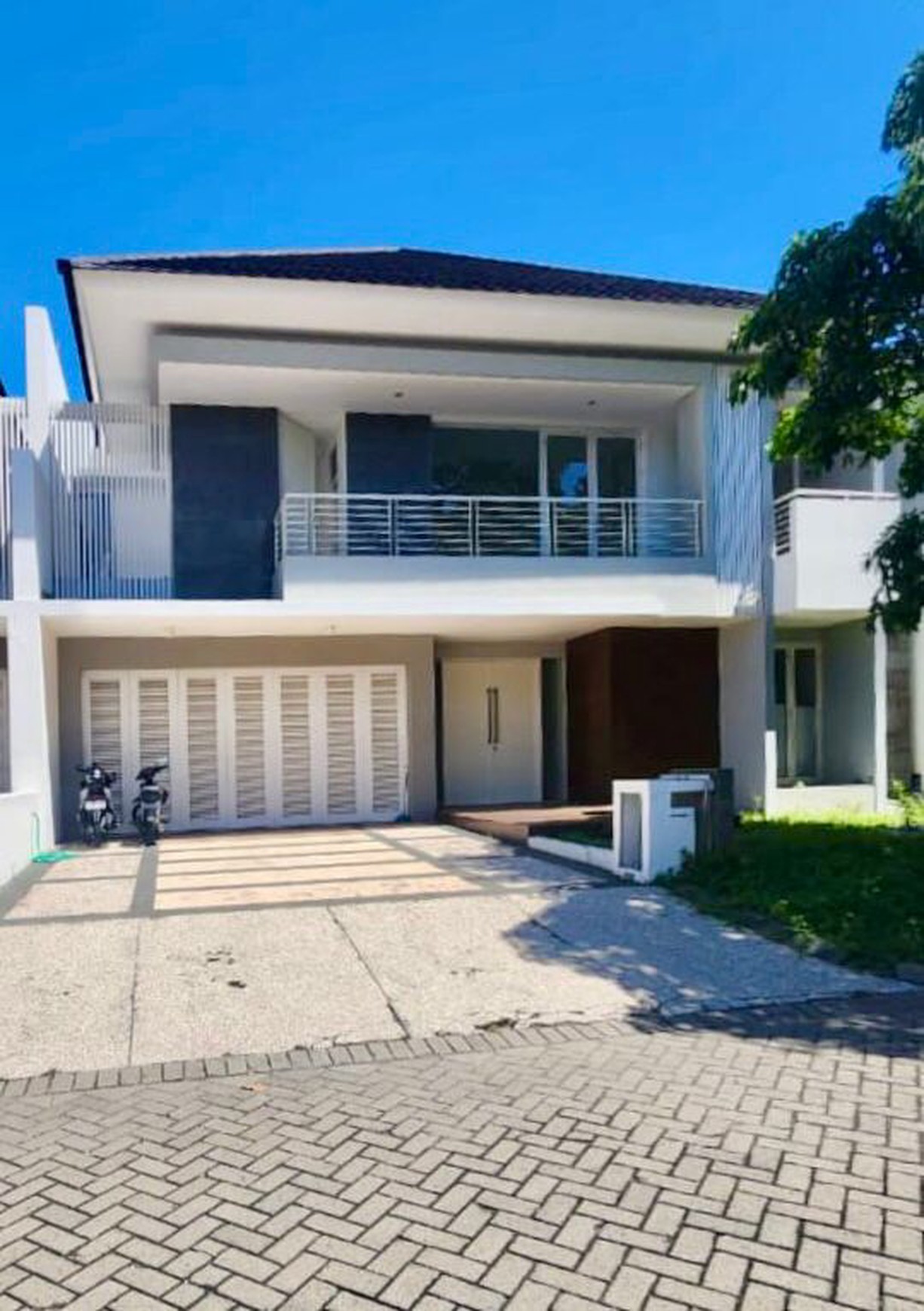 Dijual Rumah Royal Residence Richmond - Modern 2 Lantai Dekat Citraland, Dian Istana, Graha Family, Pakuwon Indah , Supermall, Ptc, Pakuwon Mall