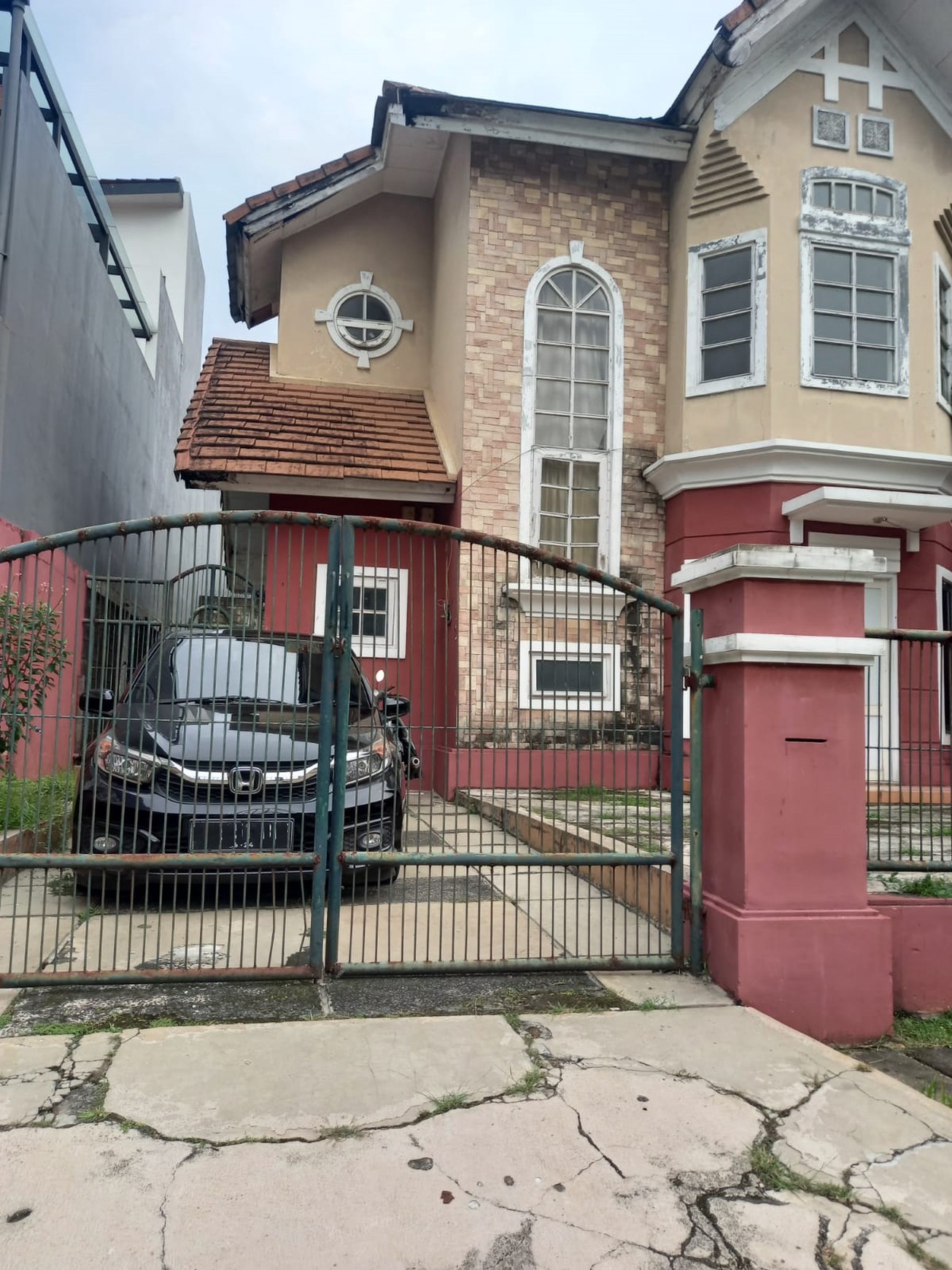 Turun harga rumah di Kencana Loka BSD