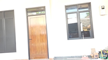 Di jual rumah 2 lantai di Taman Modern Jakarta Timur 