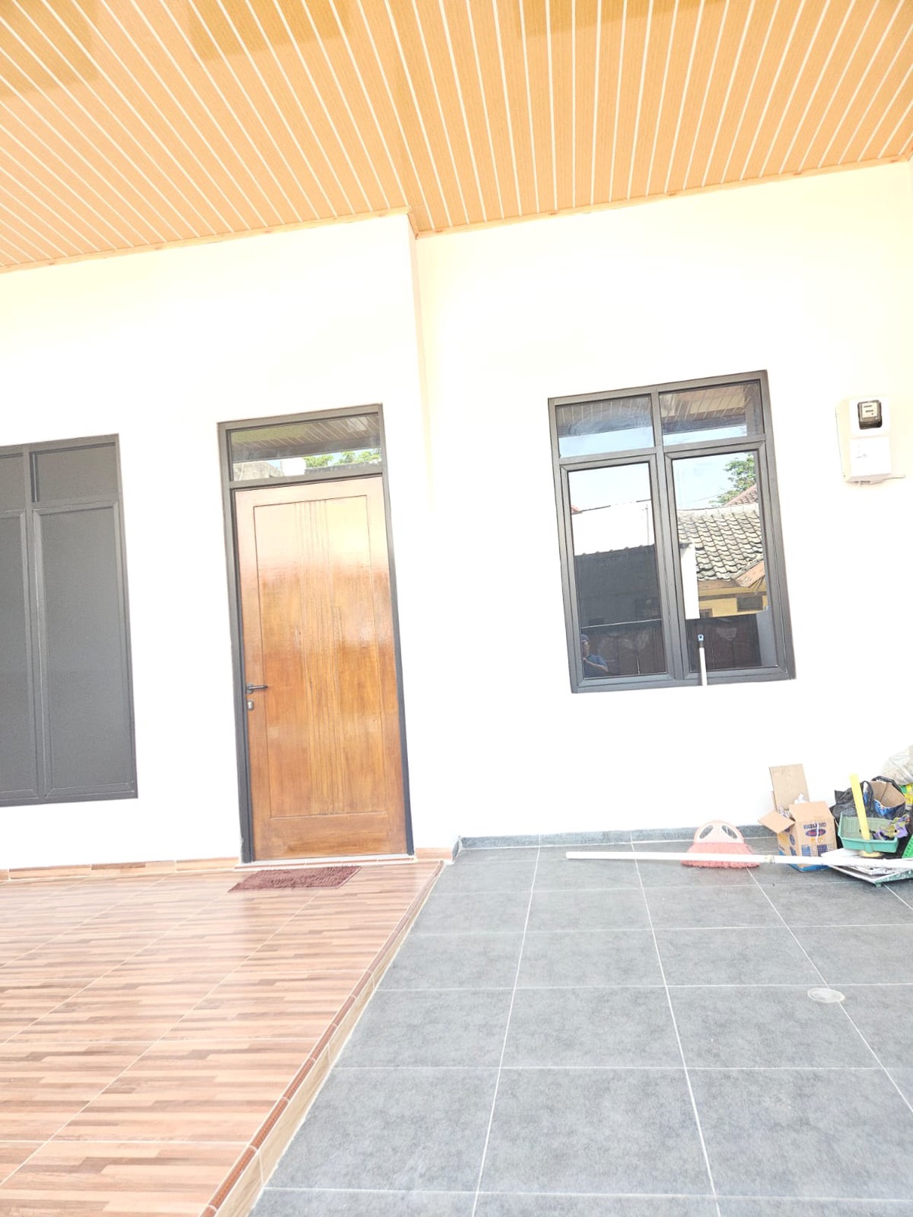 Di jual rumah 2 lantai di Taman Modern Jakarta Timur