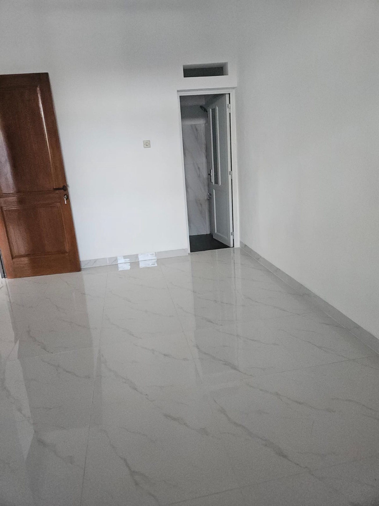 Di jual rumah 2 lantai di Taman Modern Jakarta Timur