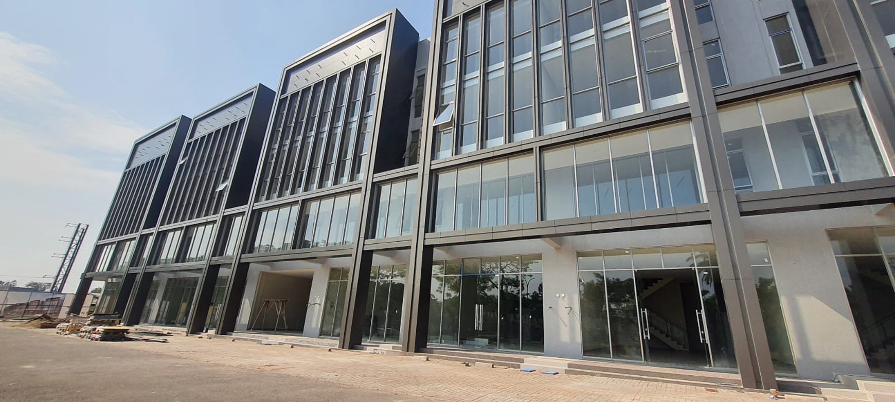 Terdepan Ruko Mewah 4 Lantai "DEVANT Business Loft Kota Wisata Cibubur"