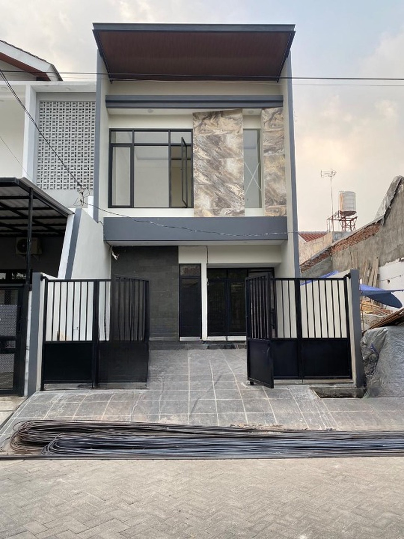 Dijual Rumah Baru Minimalis Modern di Rungkut Mapan Tengah