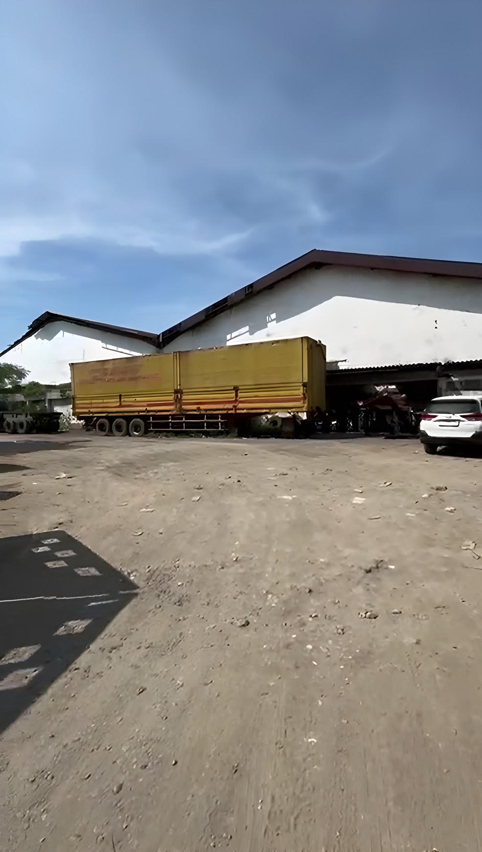 Dijual Gudang Luas & Strategis di Raya Margomulyo 