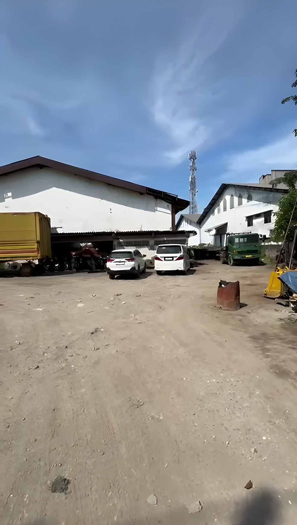 Dijual Gudang Luas & Strategis di Raya Margomulyo 