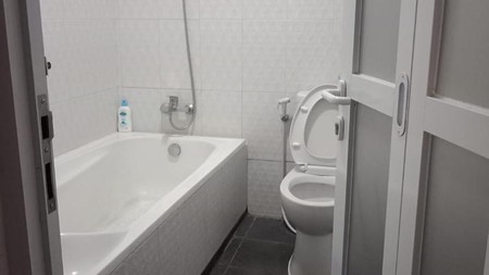 Dijual Cepat Rumah Siap Huni,dekat Kampus Stan di Bintaro Jaya 5