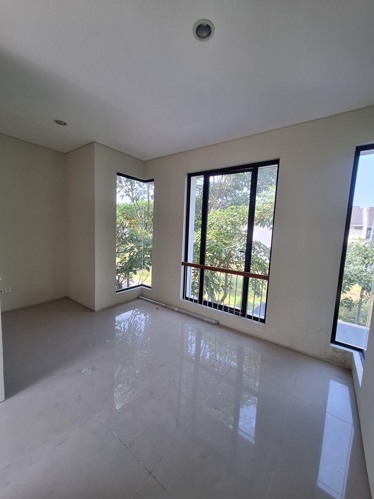 Dijual Rumah 1M an Northwest Lake Citraland Surabaya
