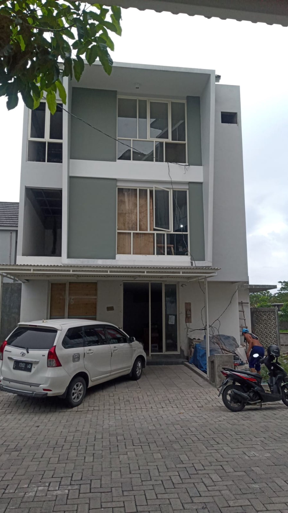 Dijual Rumah New Tiga Lantai Royal Residence Wiyung Surabaya