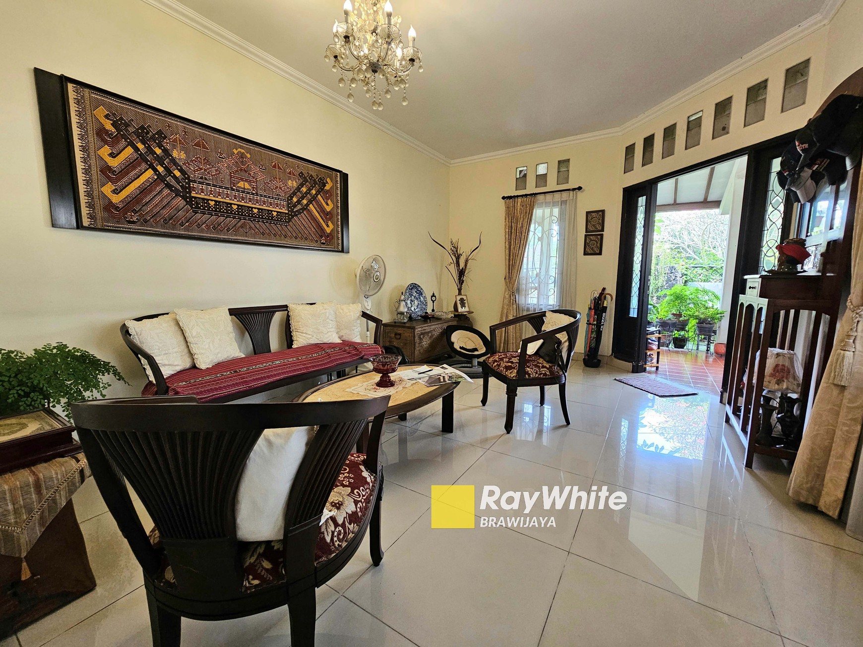 Rumah di Kompleks Vila Delima, Lebak Bulus, di hook, view taman 