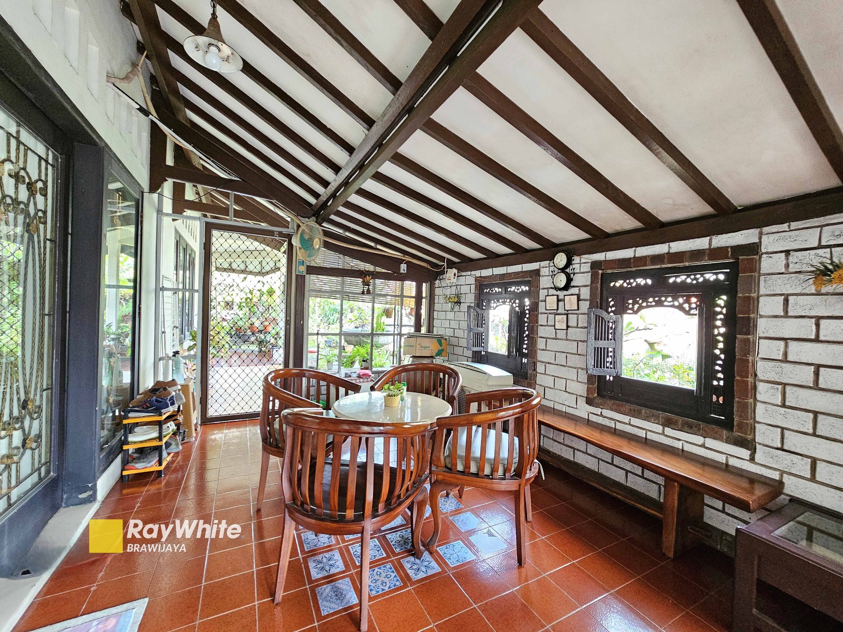 Rumah di Kompleks Vila Delima, Lebak Bulus, di hook, view taman 