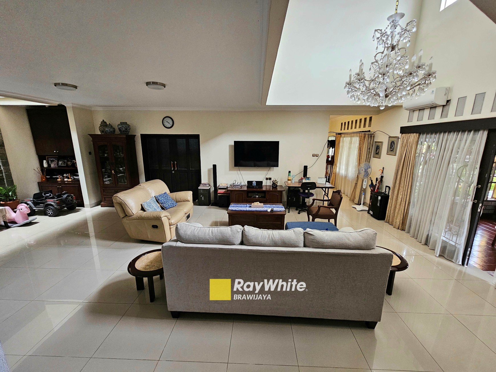 Rumah di Kompleks Vila Delima, Lebak Bulus, di hook, view taman 
