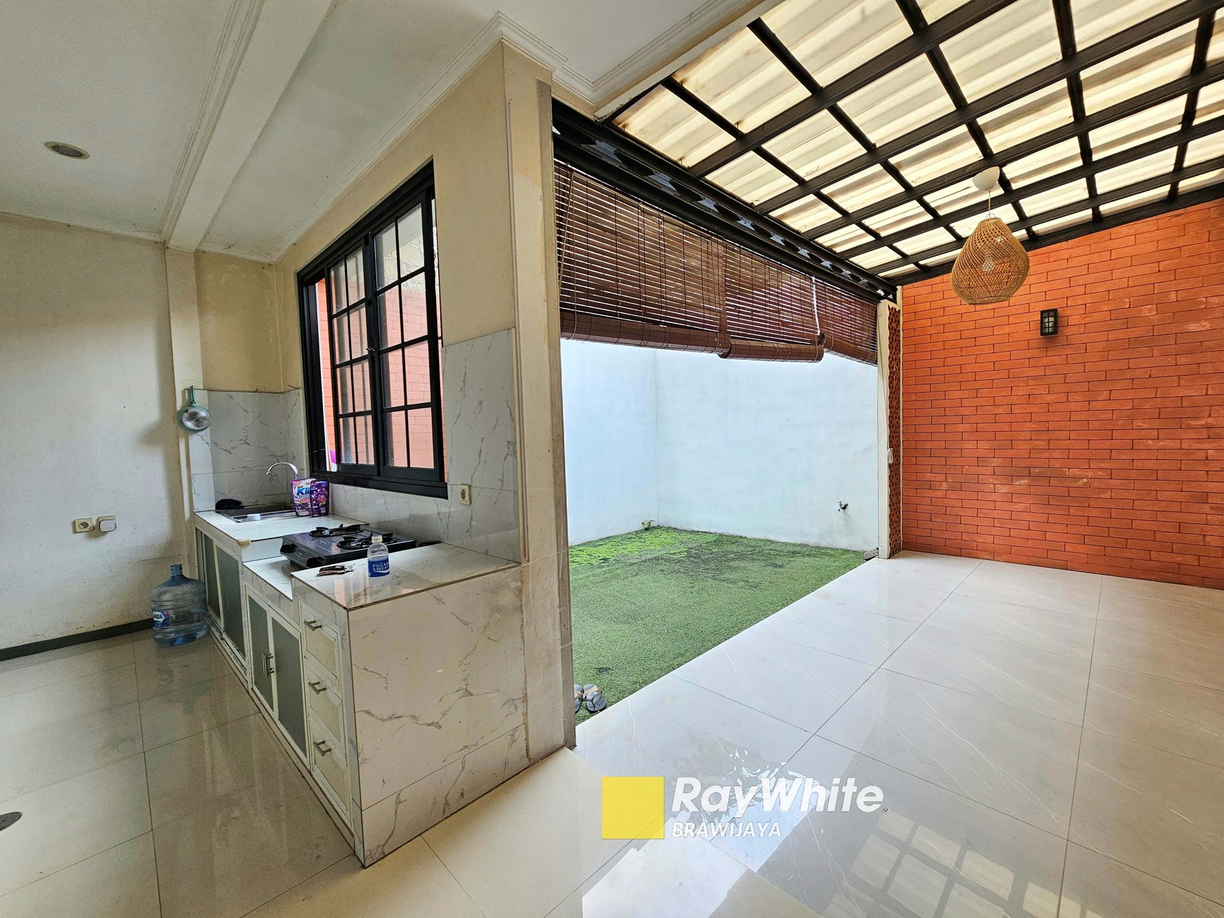 Rumah di Taman Cilandak, Jakarta Selatan, 1 km ke MRT Fatmawati