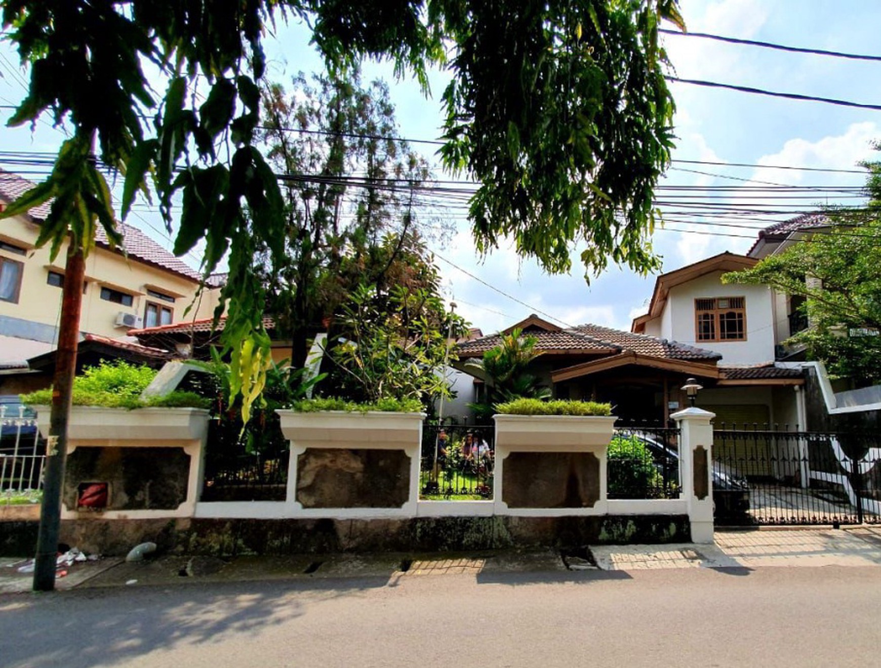 Dijual Rumah Asri Terawat di Kawasan Pejaten Barat, Jakarta Selatan