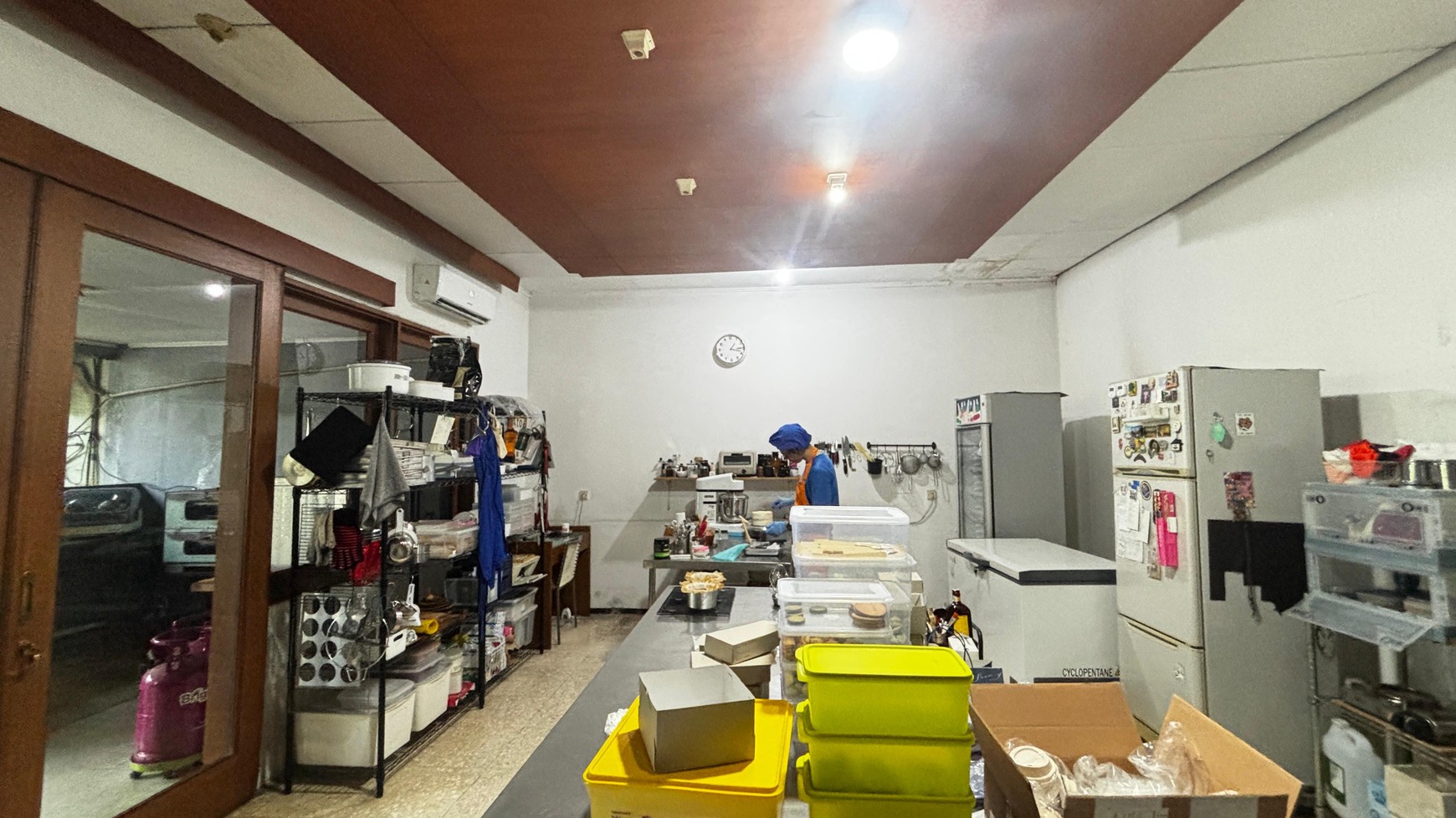 Rumah Besar dengan Luas Tanah 800 m2 di Jatinegara, 2 Menit Jalan Kaki ke Bypass DI Panjaitan