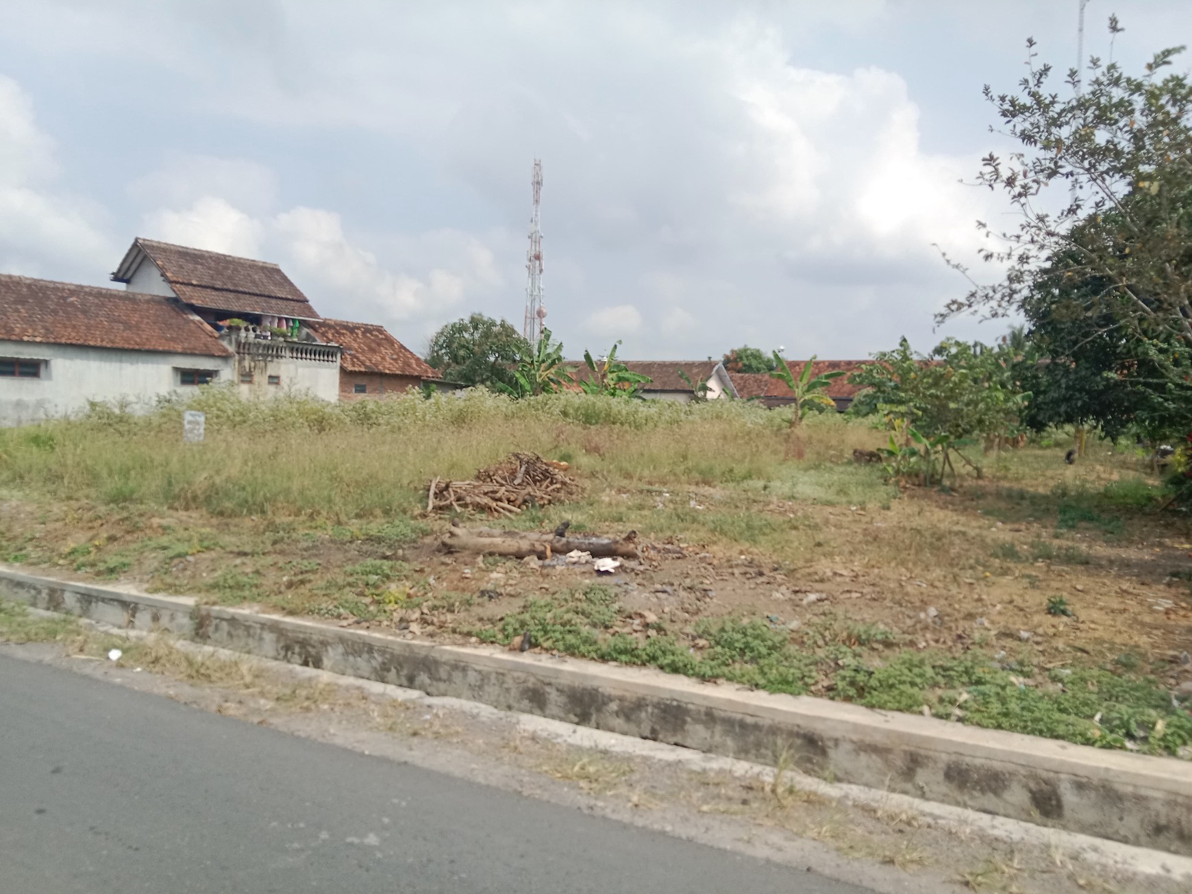 Tanah Luas 1921 Meter Persegi Lokasi Strategis Dekat Lapangan Balecatur Gamping Sleman 